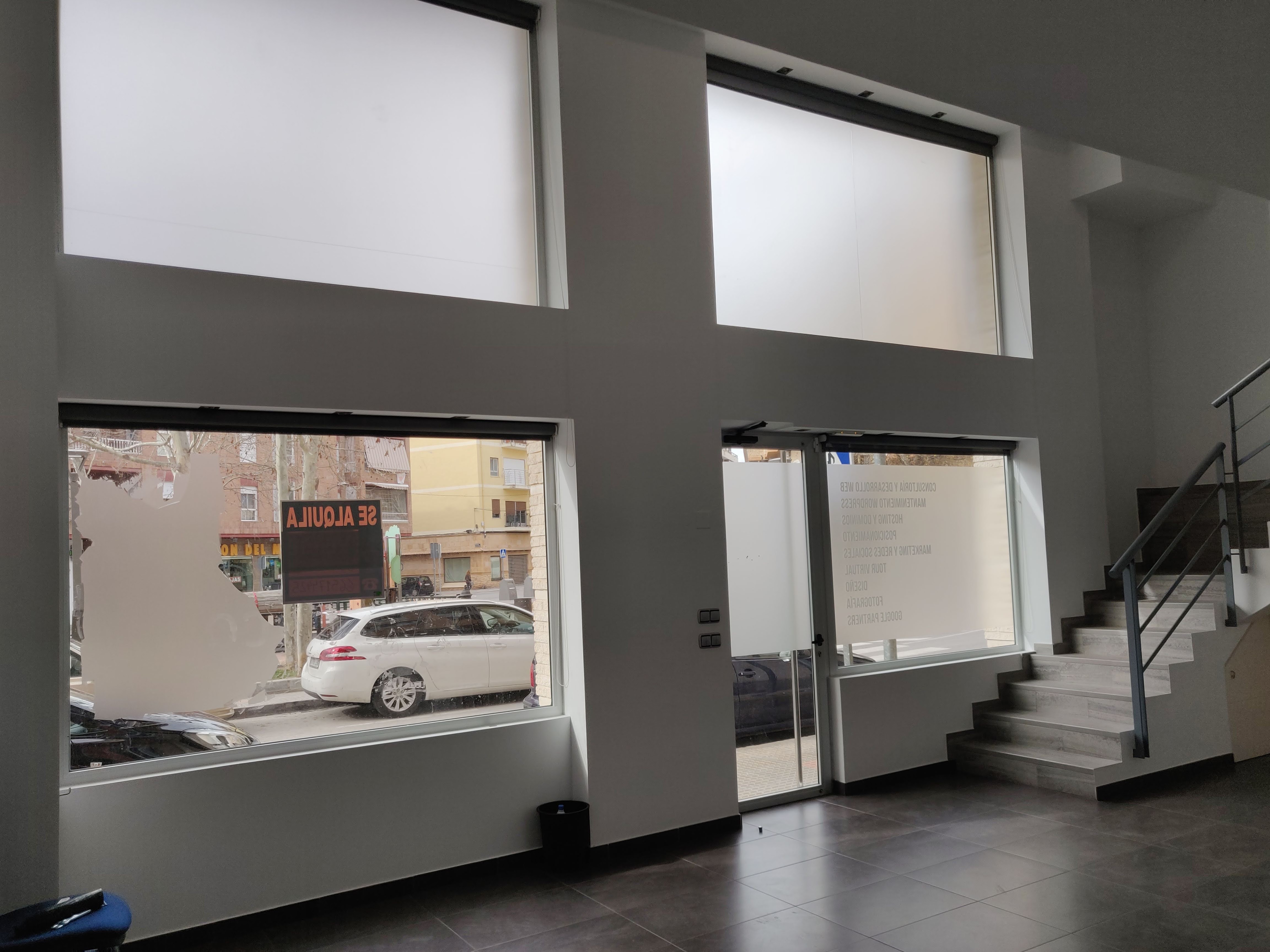 Office bajo escalera