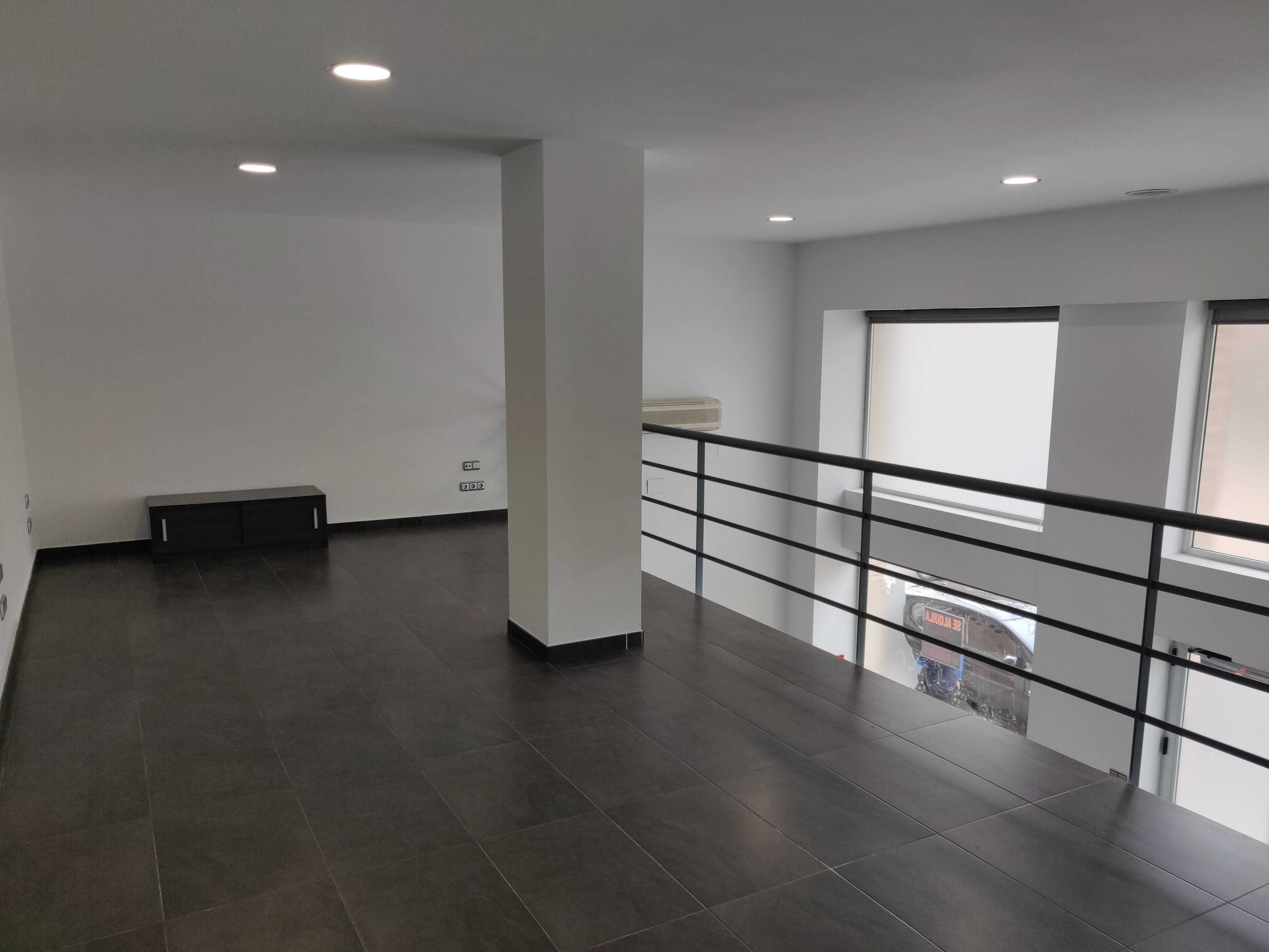 Vestíbulo y escalera