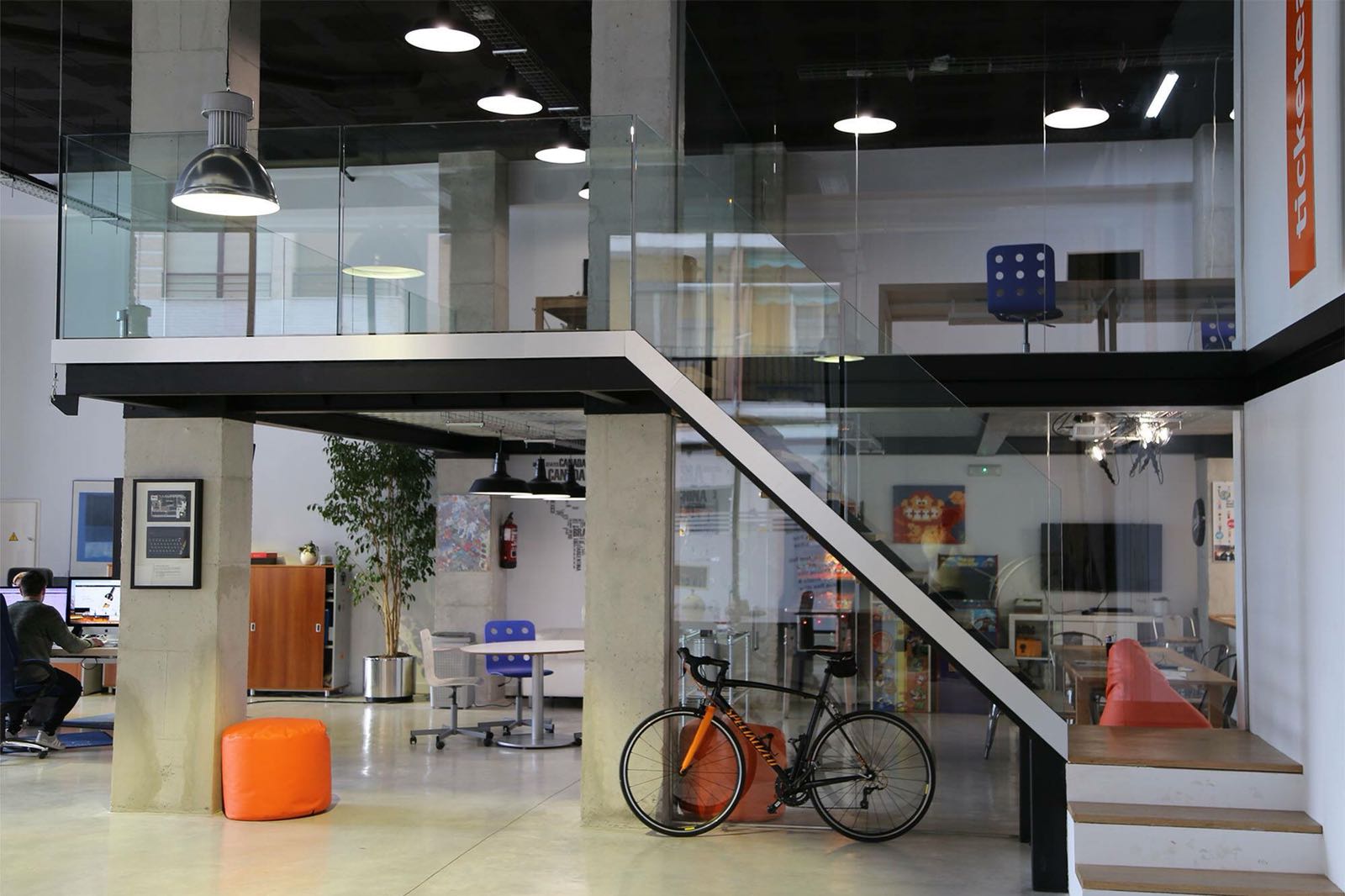 Doble altura y escalera